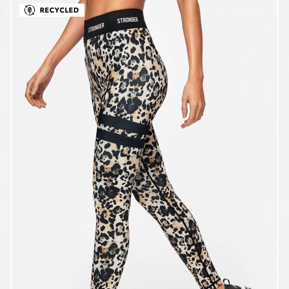 STRONGER Roar Leggings
